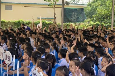 TRAO HỌC BỔNG VÀ NGHIỆM THU MÁI CHE SÂN HỌC GIÁO DỤC THỂ CHẤT